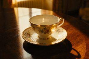 20 rocznica ślubu — jak uczcić porcelanowe gody i wybrać idealny prezent?