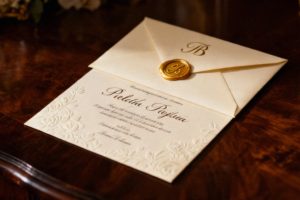Co zamiast osoby towarzyszącej? Eleganckie alternatywy i porady