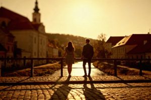 Cytaty o miłości — jak wyrażają uczucia i wzmacniają relacje?