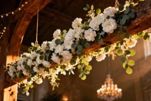 Girlandy ślubne — jak stworzyć romantyczną atmosferę na weselu?
