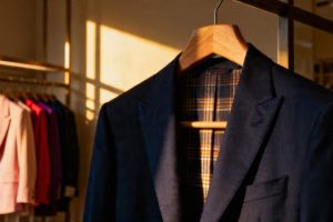 Jakie garnitury są modne w 2023? Trendy, fasony i kolory