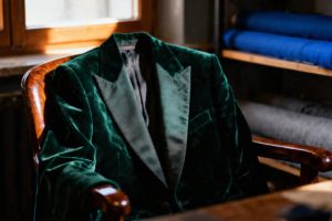 Jakie są modne garnitury 2024? Przewodnik po trendach i stylach