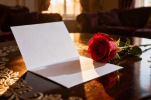 Kartka z okazji rocznicy ślubu — jak ją spersonalizować i co napisać?
