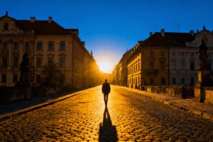 Kiedy narcyz porzuca? Sygnały i psychiczne skutki odejścia
