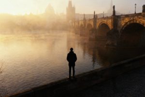 Po jakim czasie ludzie do siebie wracają? Kluczowe czynniki i statystyki